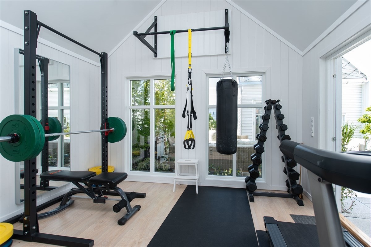 Eget treningsrom i tilknytning til garasjen. Galleribilde