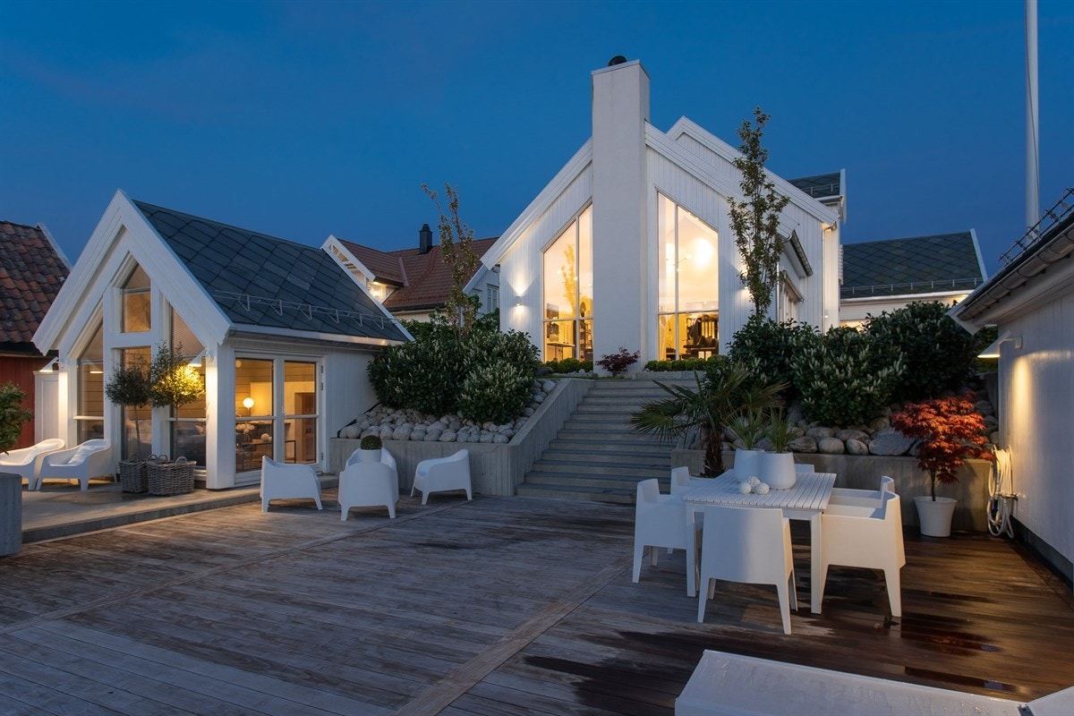 Fantastisk bryggeområde med båthus og naust. Galleribilde