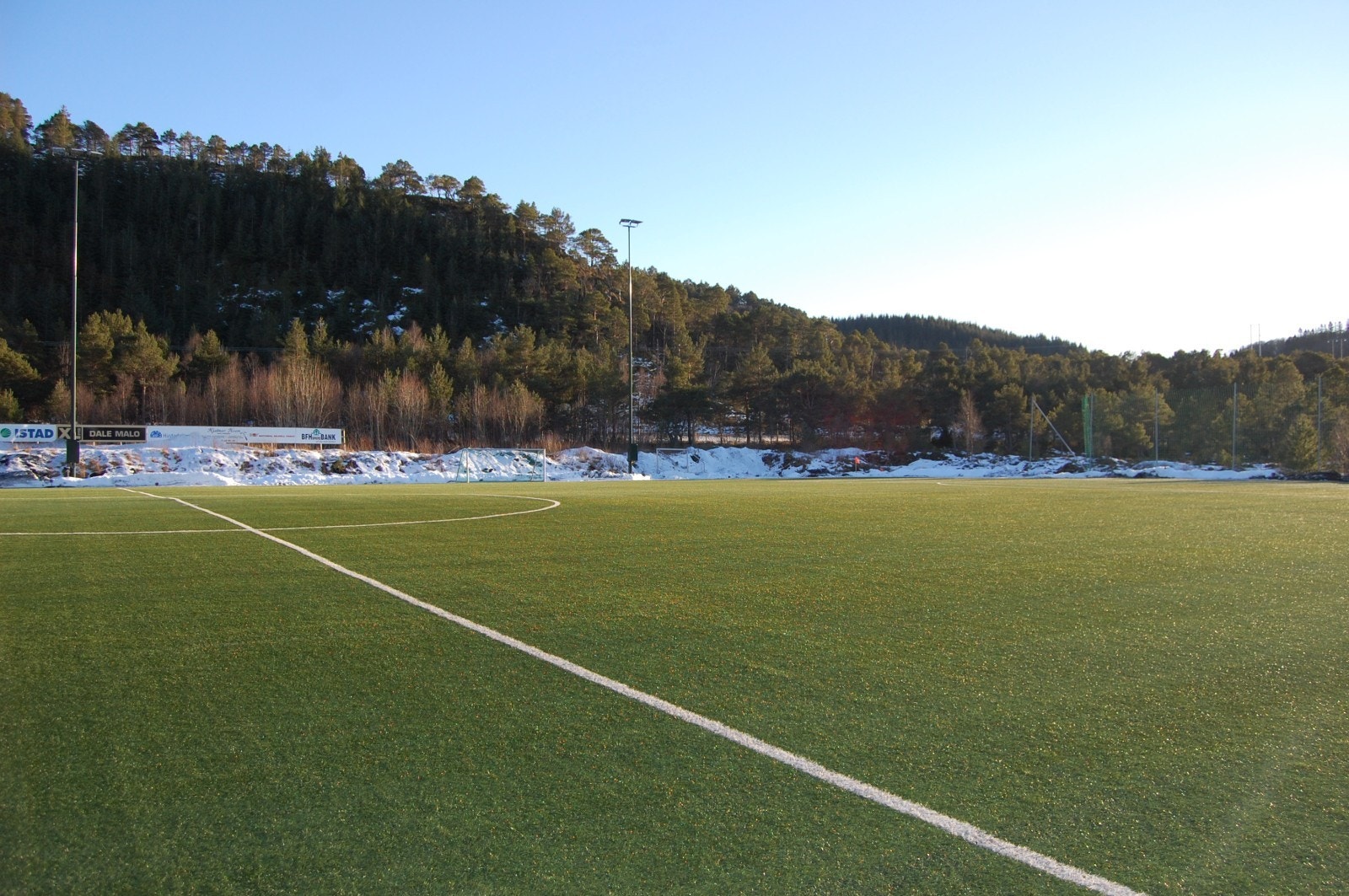 Det er et økende aktivitetstilbud i nærområdet med blant annet, fotball, håndball, karate og turn. Galleribilde