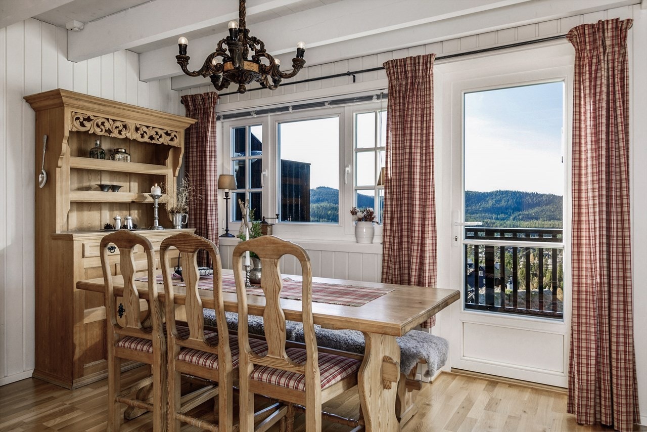 Utgang fra spisestue til balkong på ca. 8 m2 Galleribilde