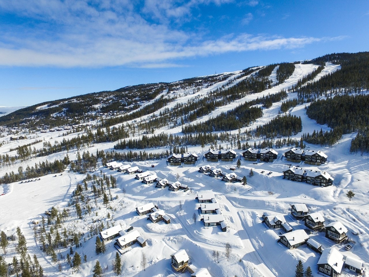Enkel adkomst til alpinanlegget - trasé går forbi bygget Galleribilde