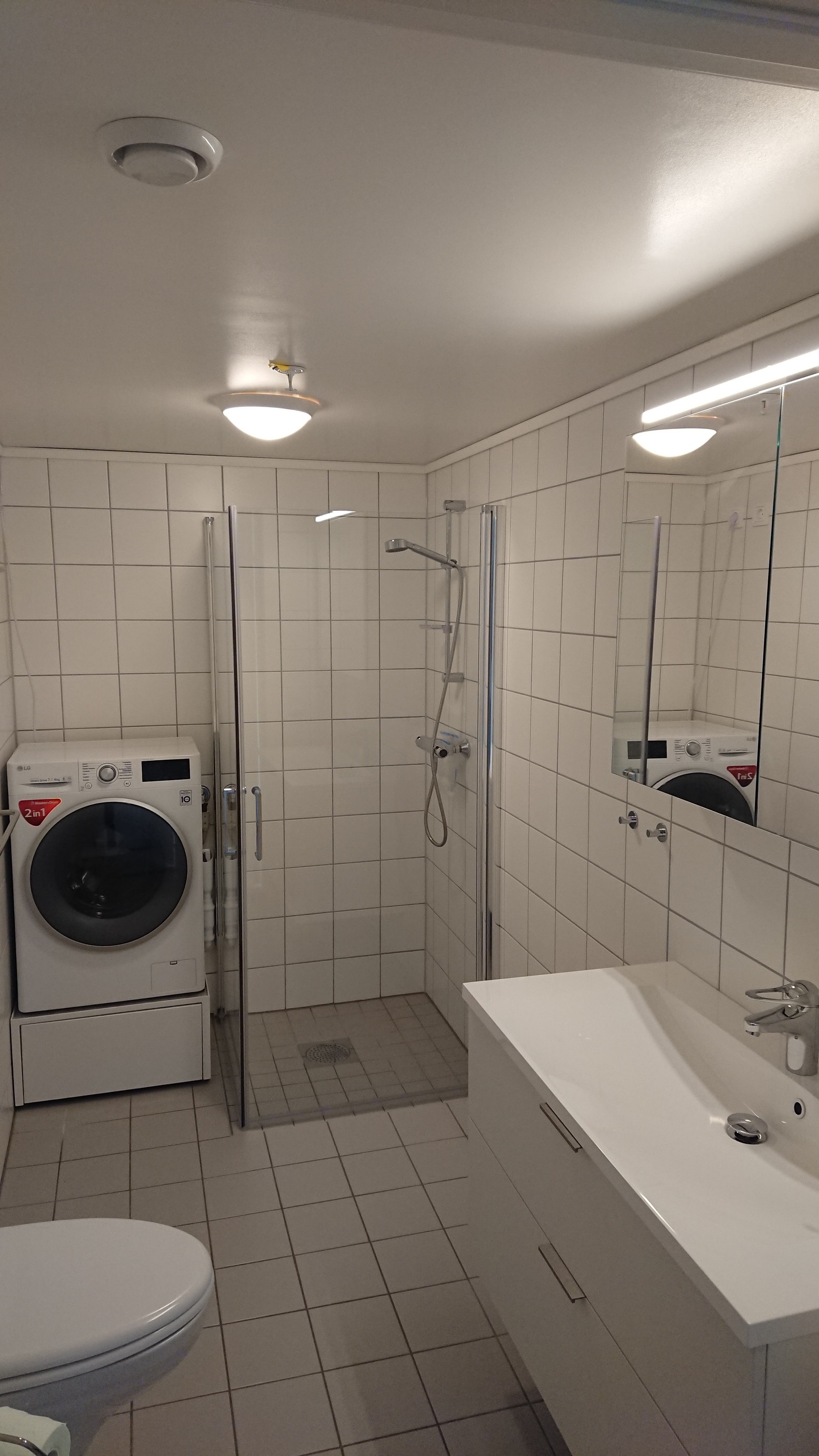 Gjestebad med kombi vask/tørk Galleribilde
