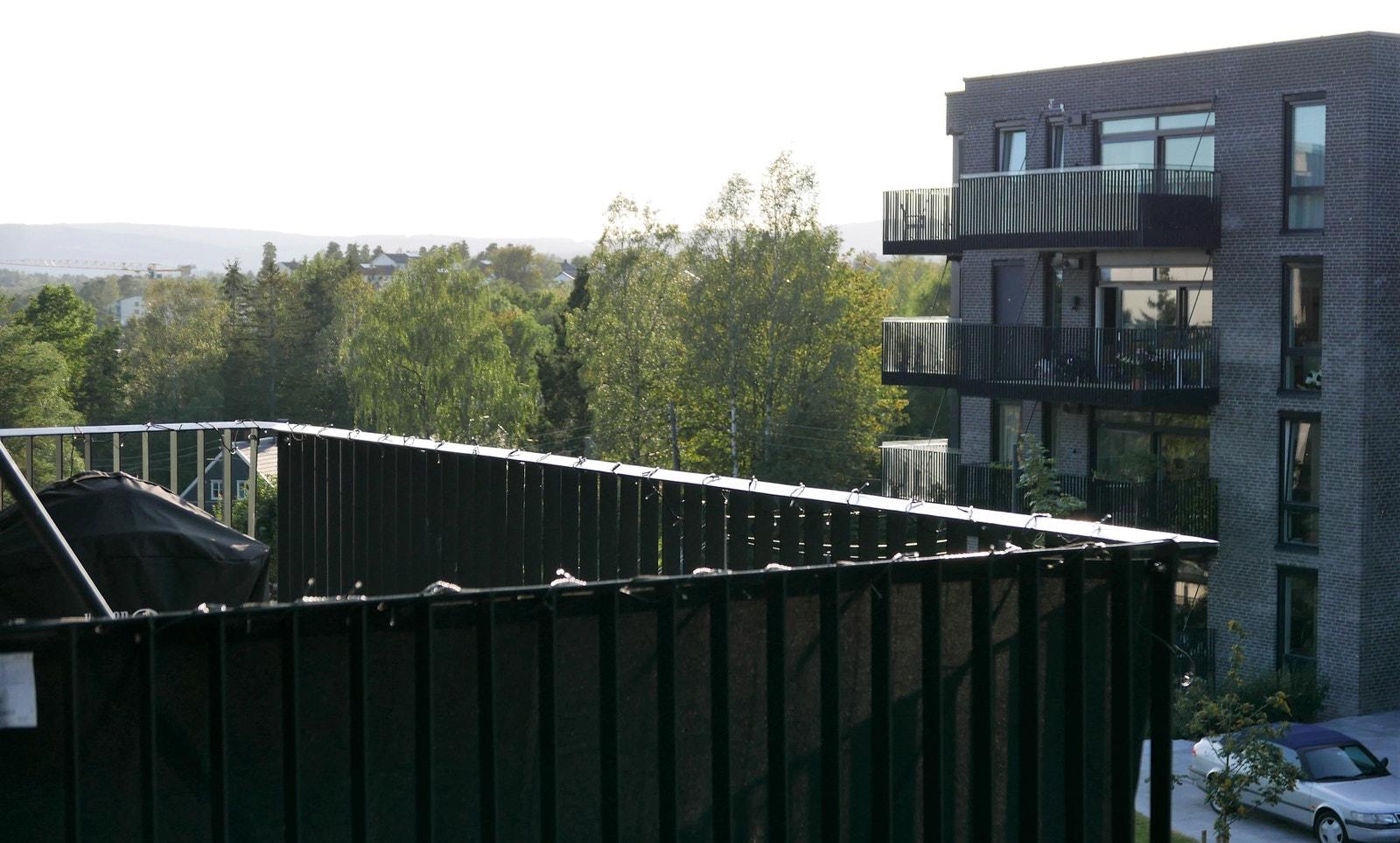 Utsikt fra balkongen, kveldsol. Galleribilde