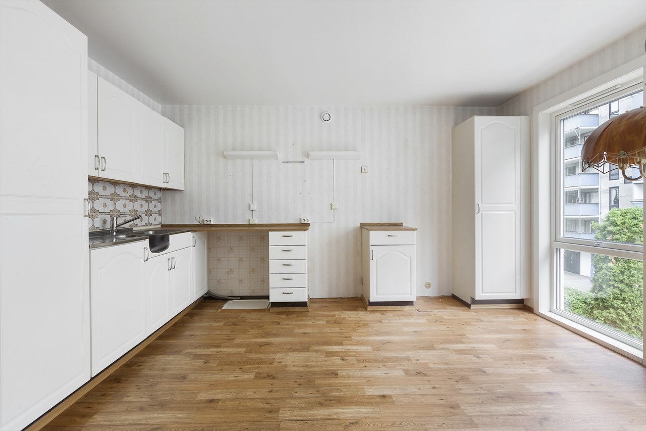 Stort kjøkken med morgensol Galleribilde