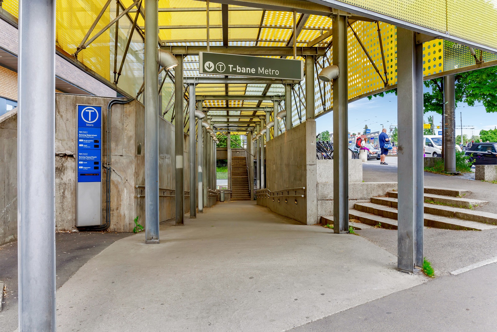 Storo T-bane, 5 minutters gange fra leiligheten Galleribilde