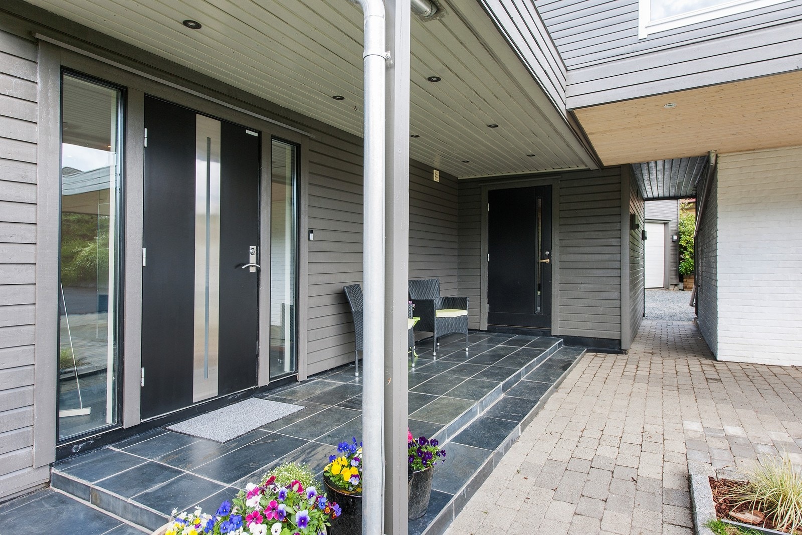 Meget pent og innbydende inngangsparti Galleribilde