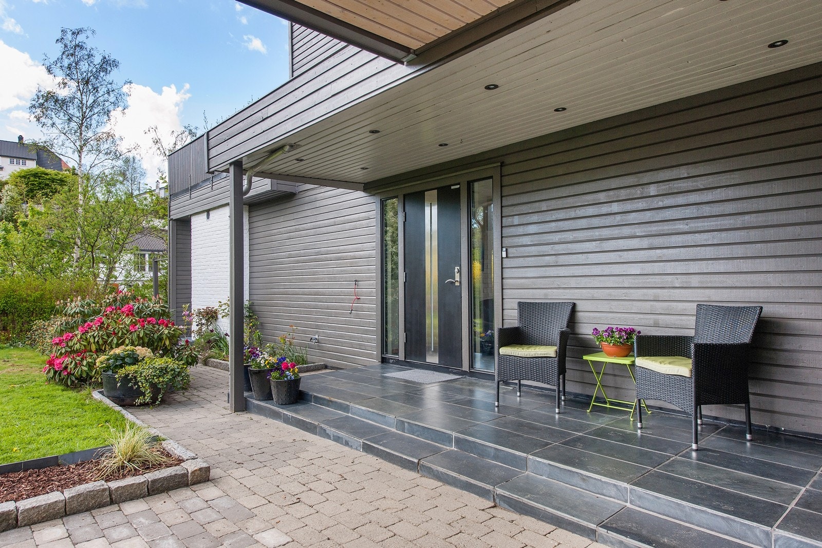 Meget pent og innbydende inngangsparti Galleribilde