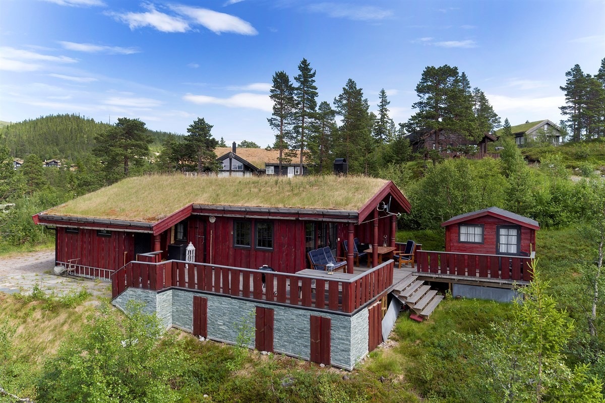 Med både skiløyper og et mylder av turmuligheter like utenfor døren, ligger alt til rette for aktive dager. Trenger du å slappe av kan terrassen friste med gode solforhold og flott utsikt. Galleribilde