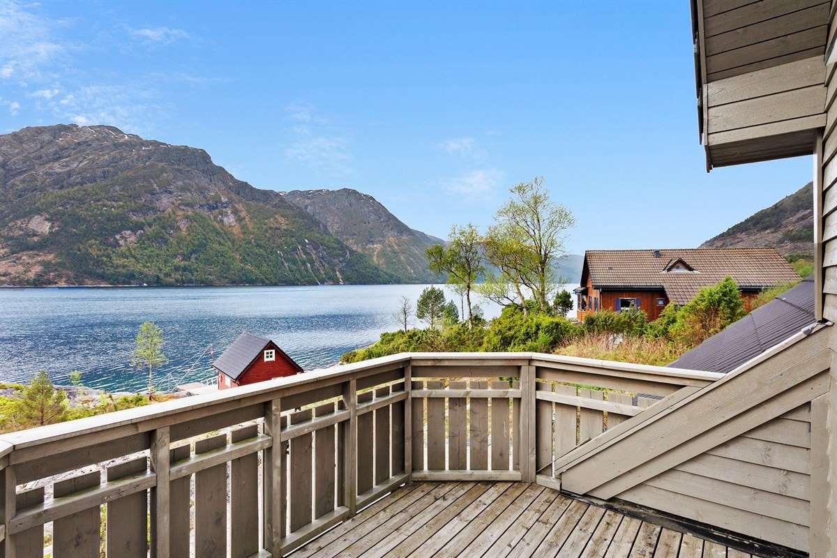 En flott enebolig/fritidsbolig med nydelig sjøutsikt Galleribilde