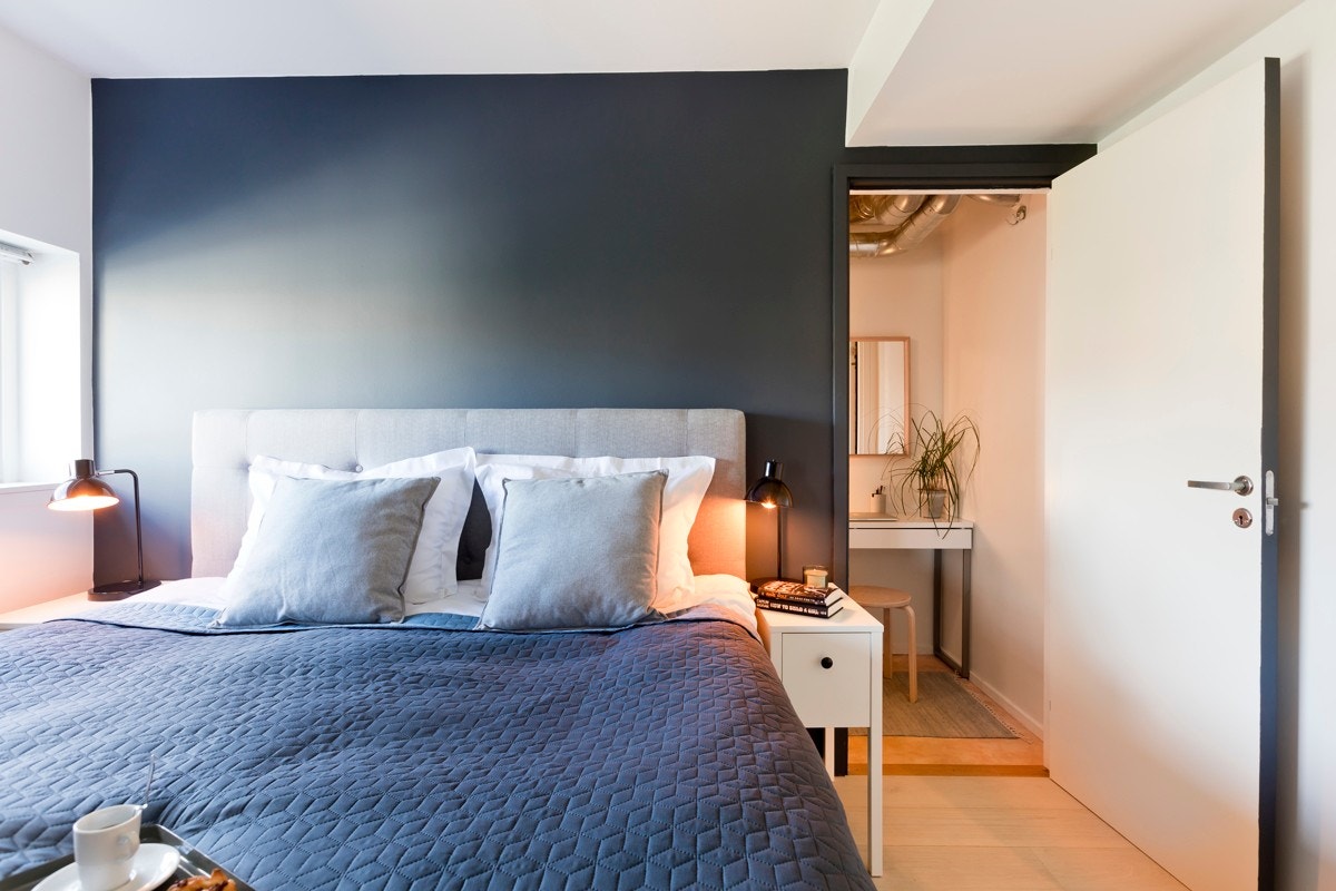 Med inngang fra soverommet er det i tillegg et kontorrom som kan benyttes til bod, oppbevaring eller som en walk-in-garderobe. Galleribilde