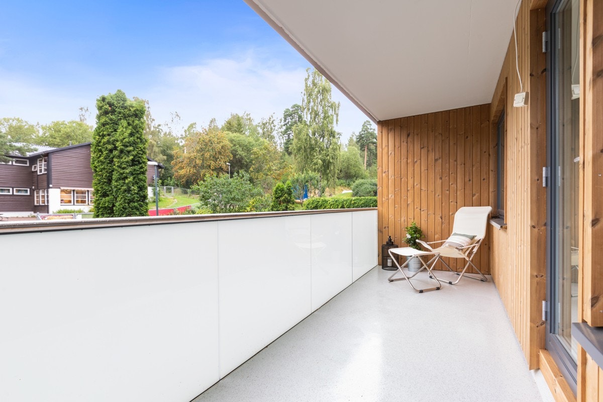 Borettslaget rehabiliterer balkongene. Leilighetens balkong er i dag ferdig. Bildet viser identisk nabobalkong. Galleribilde