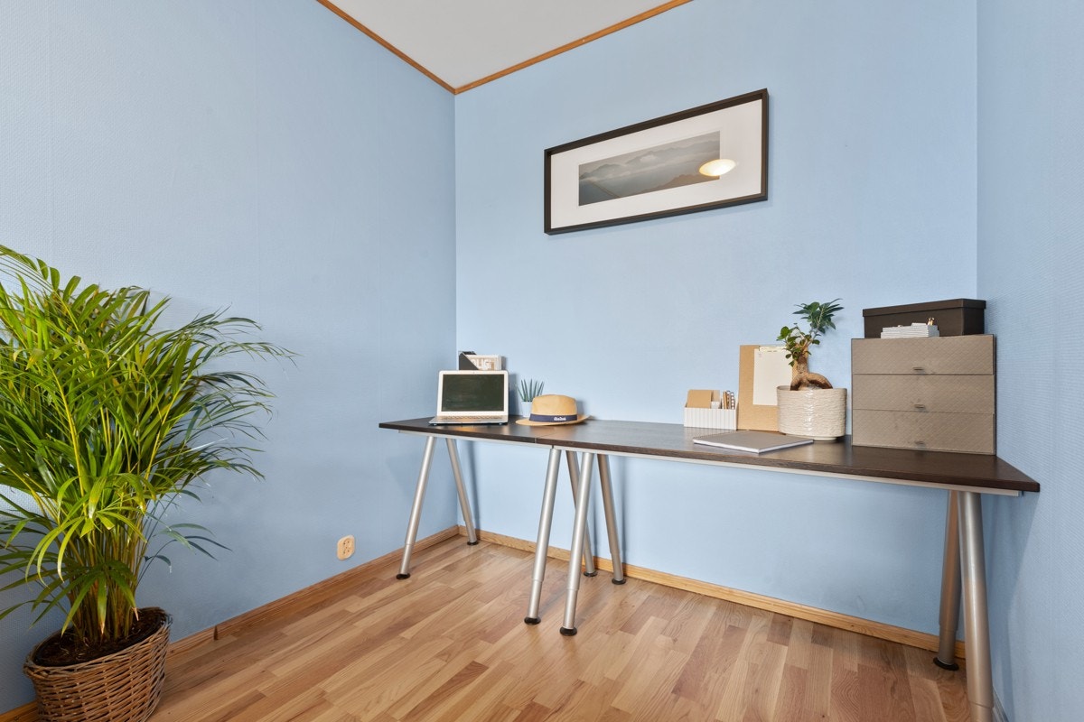 Soverom 1 har god plass til kontorløsning eller garderobe. Galleribilde