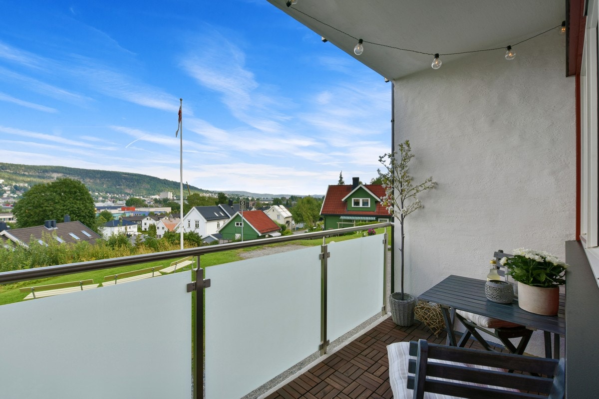 Overbygd balkong på med fin utsikt. Galleribilde