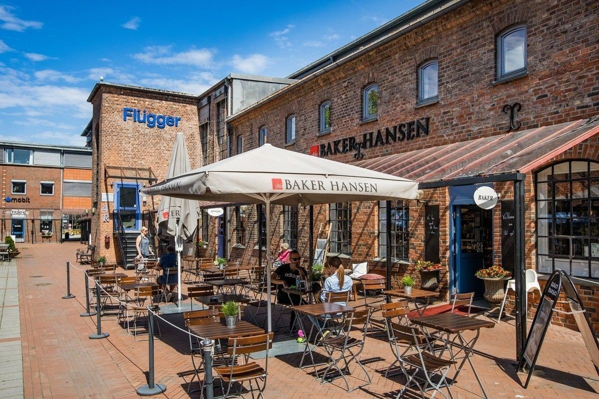 Fyrstikktorget med hyggelig Baker Hansen. Galleribilde