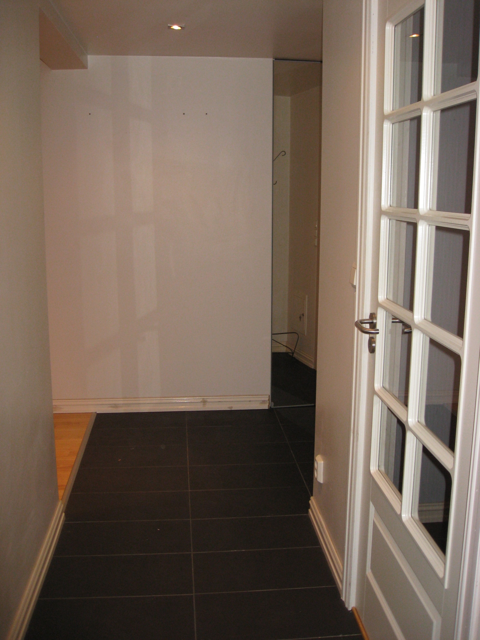 Innang. Dør til soverom. Galleribilde