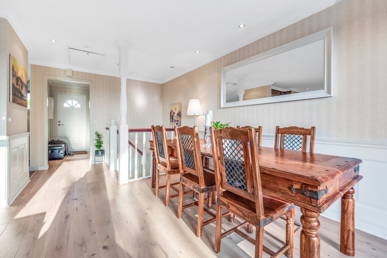 Her er det plass til et stort spisestuebord og mange gjester. Galleribilde