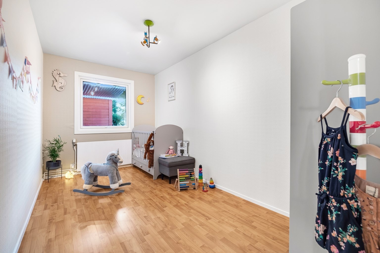 Soverom II anvendes i dag som et barnerom. Rommet har garderobeskap og plass til en stor seng. Galleribilde