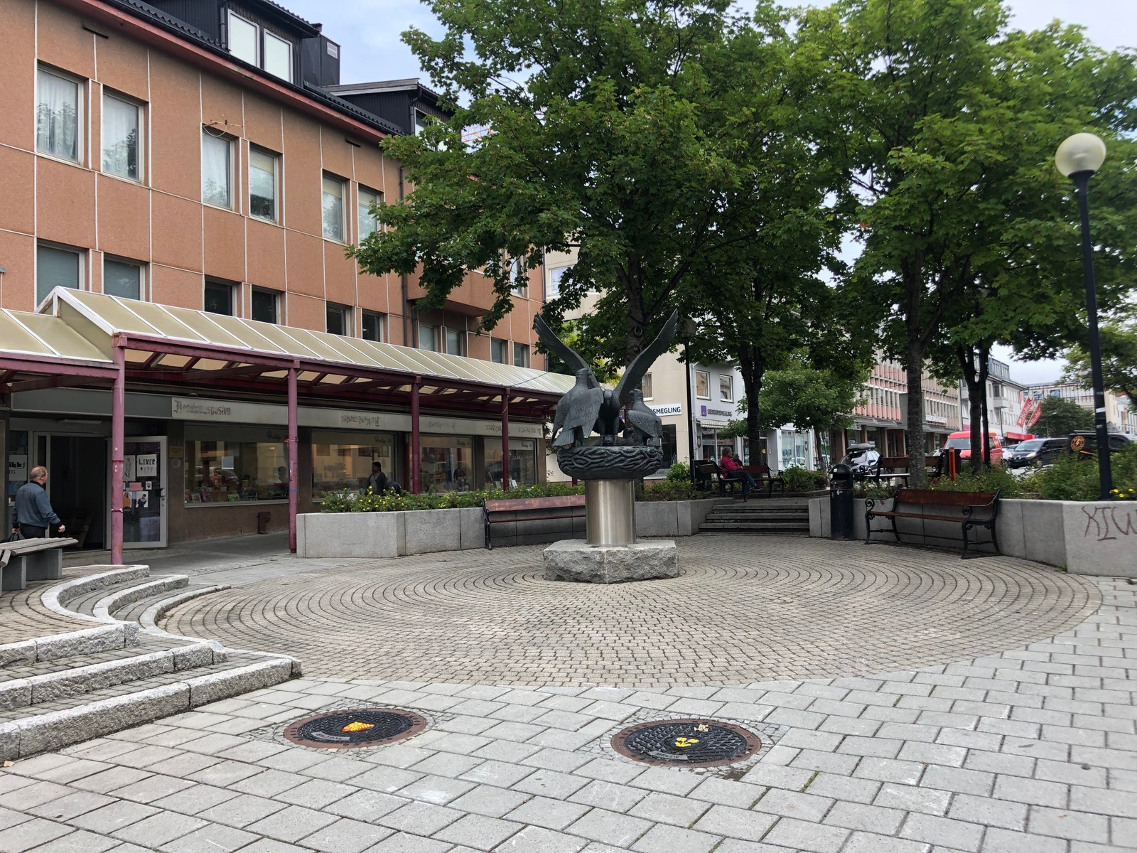 Hyggelig miljø i gågaten, rett utenfor. Galleribilde