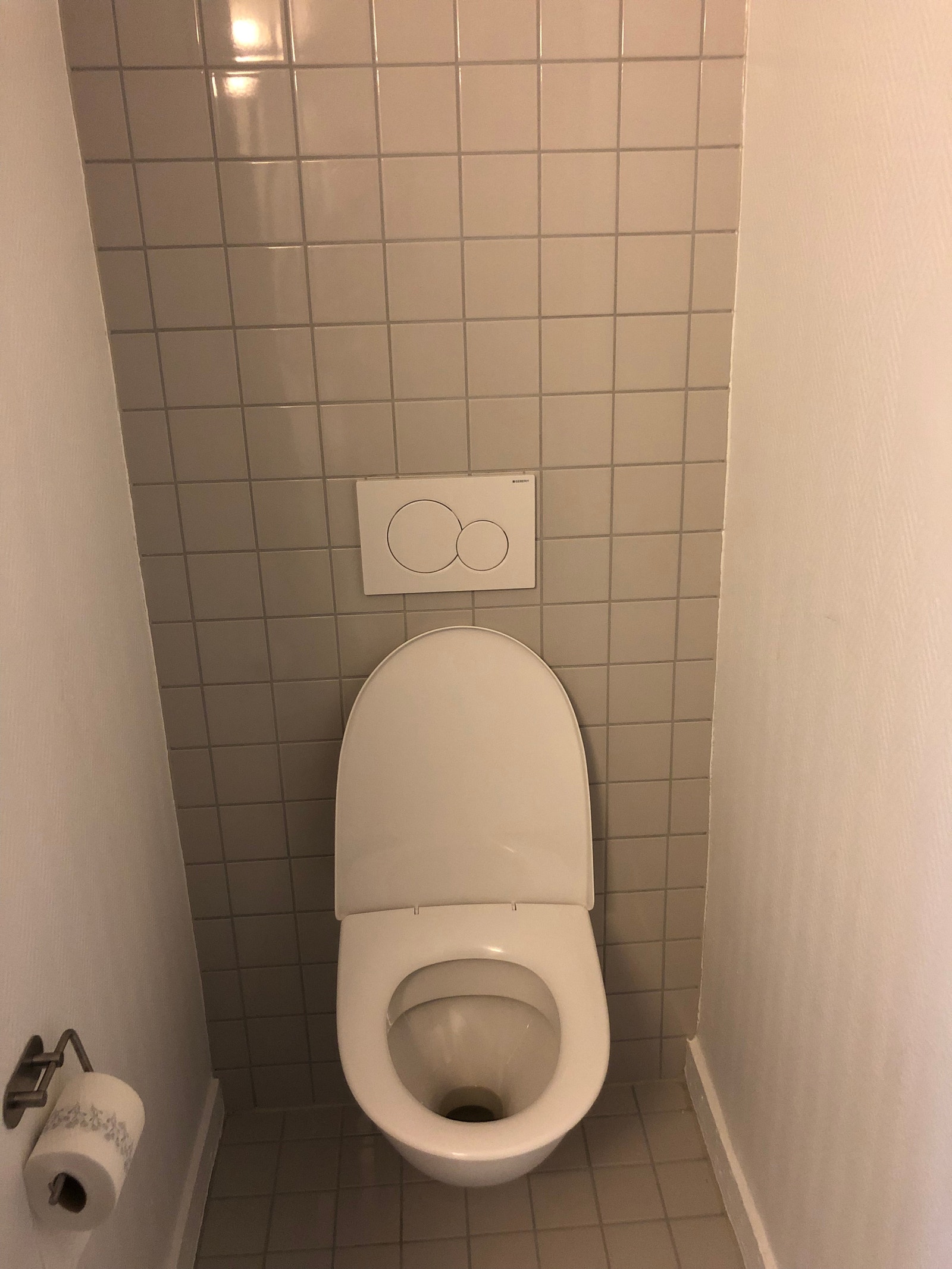 Bad med innebygget toalett Galleribilde