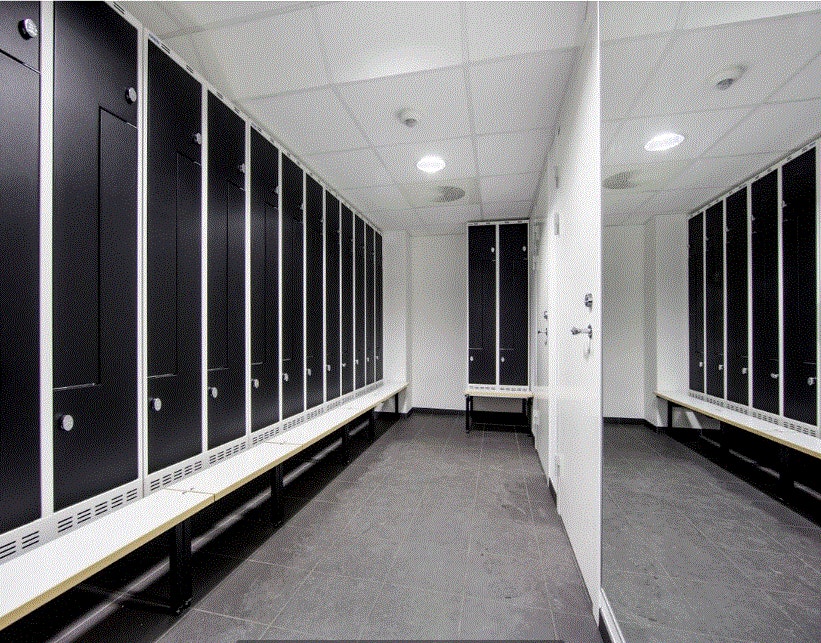 Dusj, Garderobe og tørkeskap i kjelleren Galleribilde