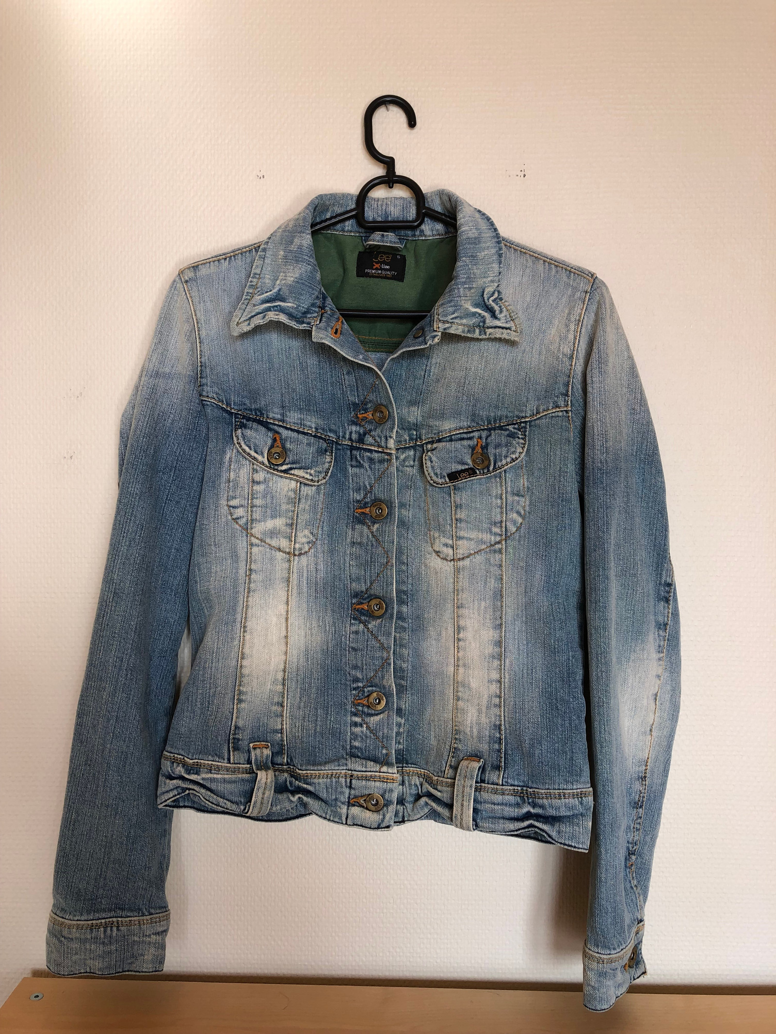 Dongeridenimjakke Lee dame str. S | FINN.no Dongeridenimjakke Lee dame str. S | FINN.no