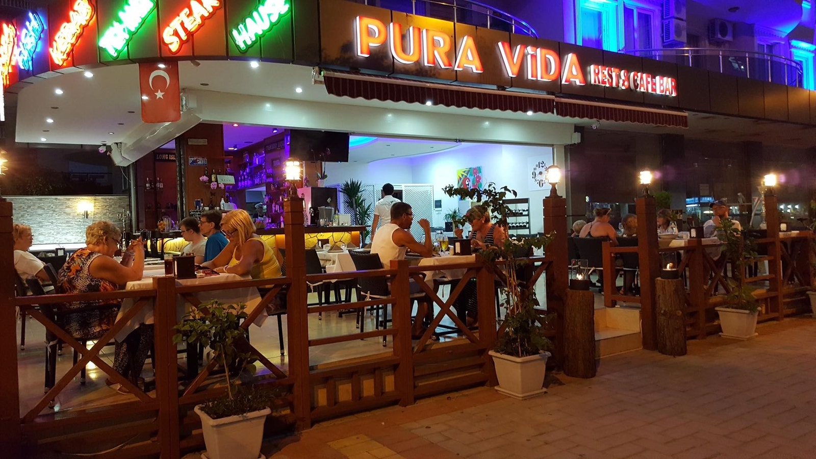 Pura Vida Restaurant 100 meter fra leiligheten. Galleribilde