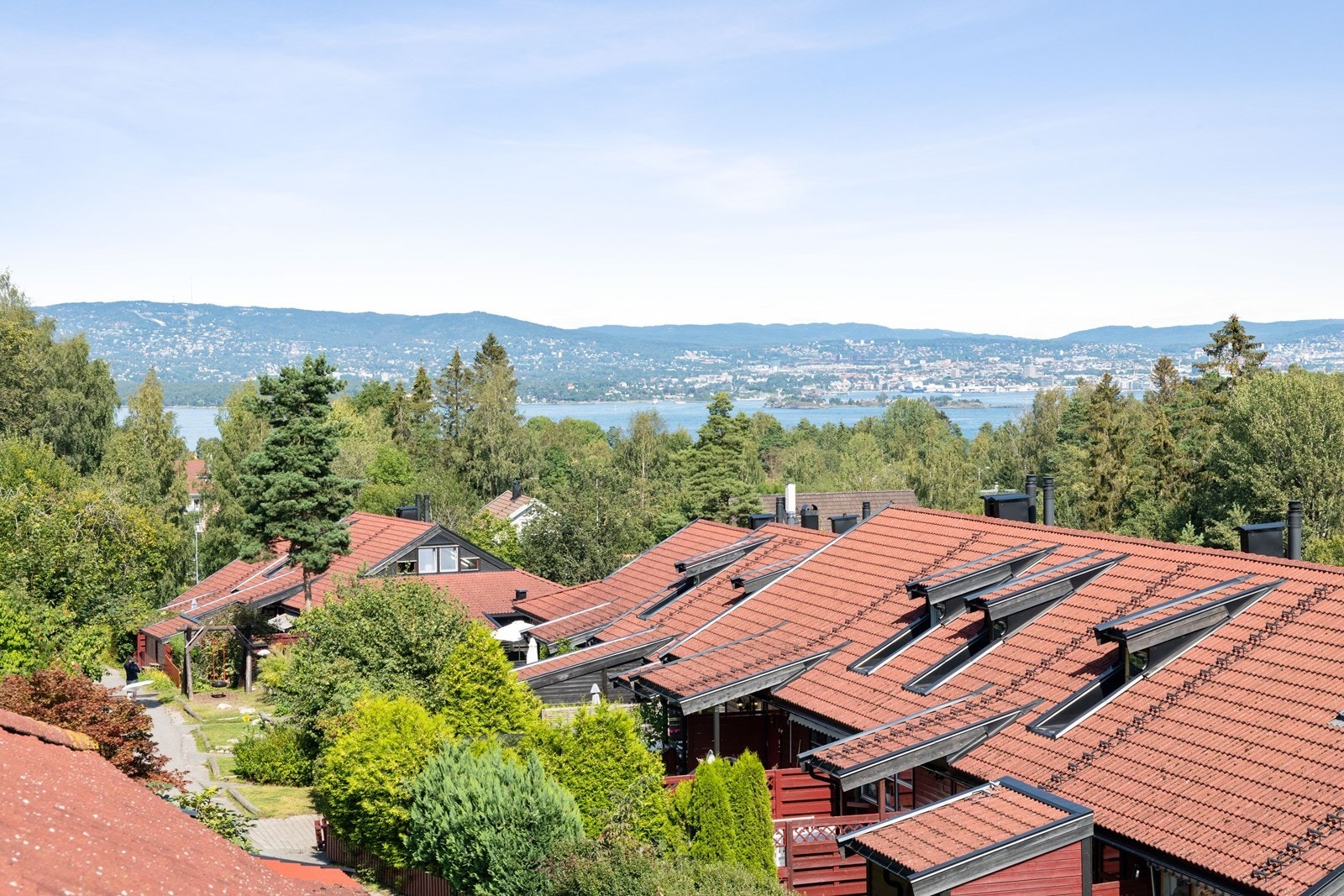 Flott fjordutsikt fra boligen. Galleribilde