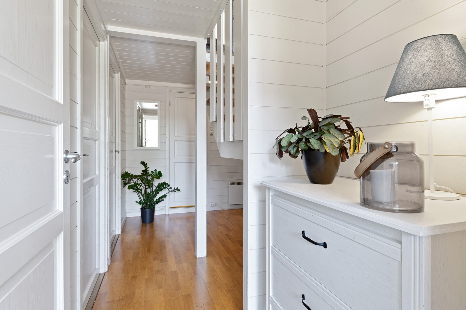 Hyggelig inngangsparti i boligen. Galleribilde