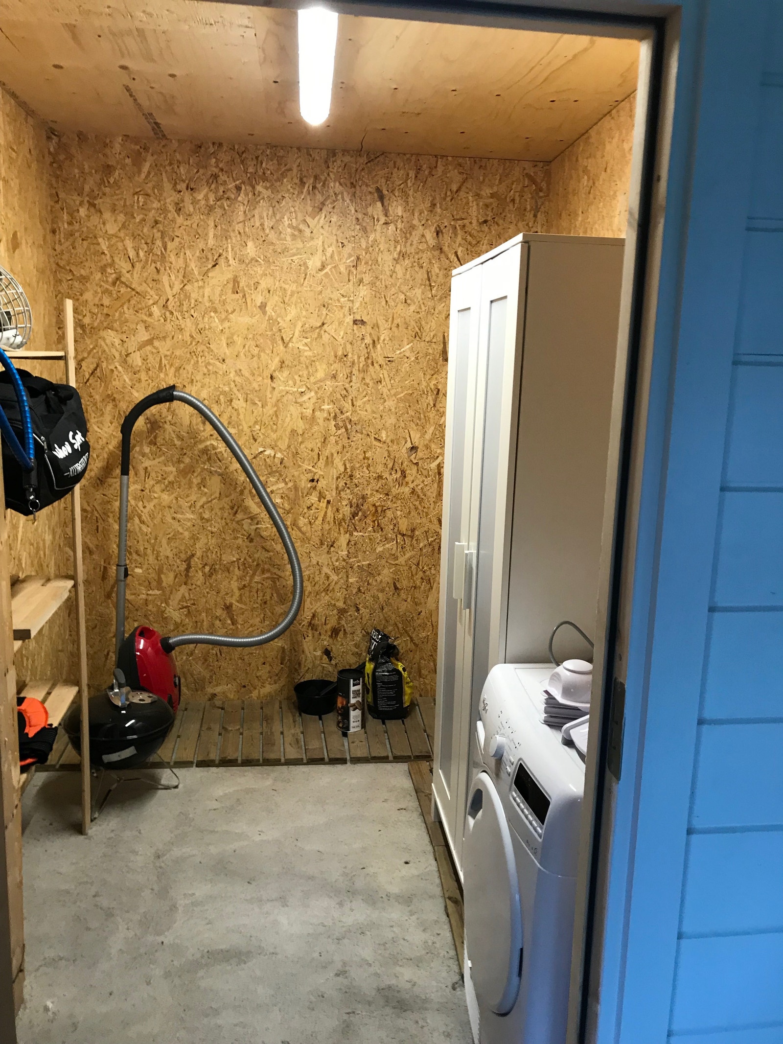 Isolert bod med tørketrommel Galleribilde