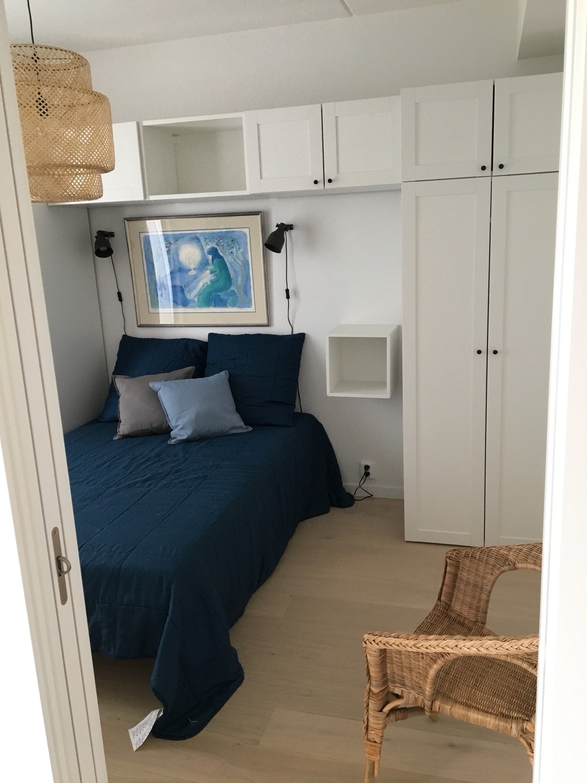 soverom med garderobe Galleribilde