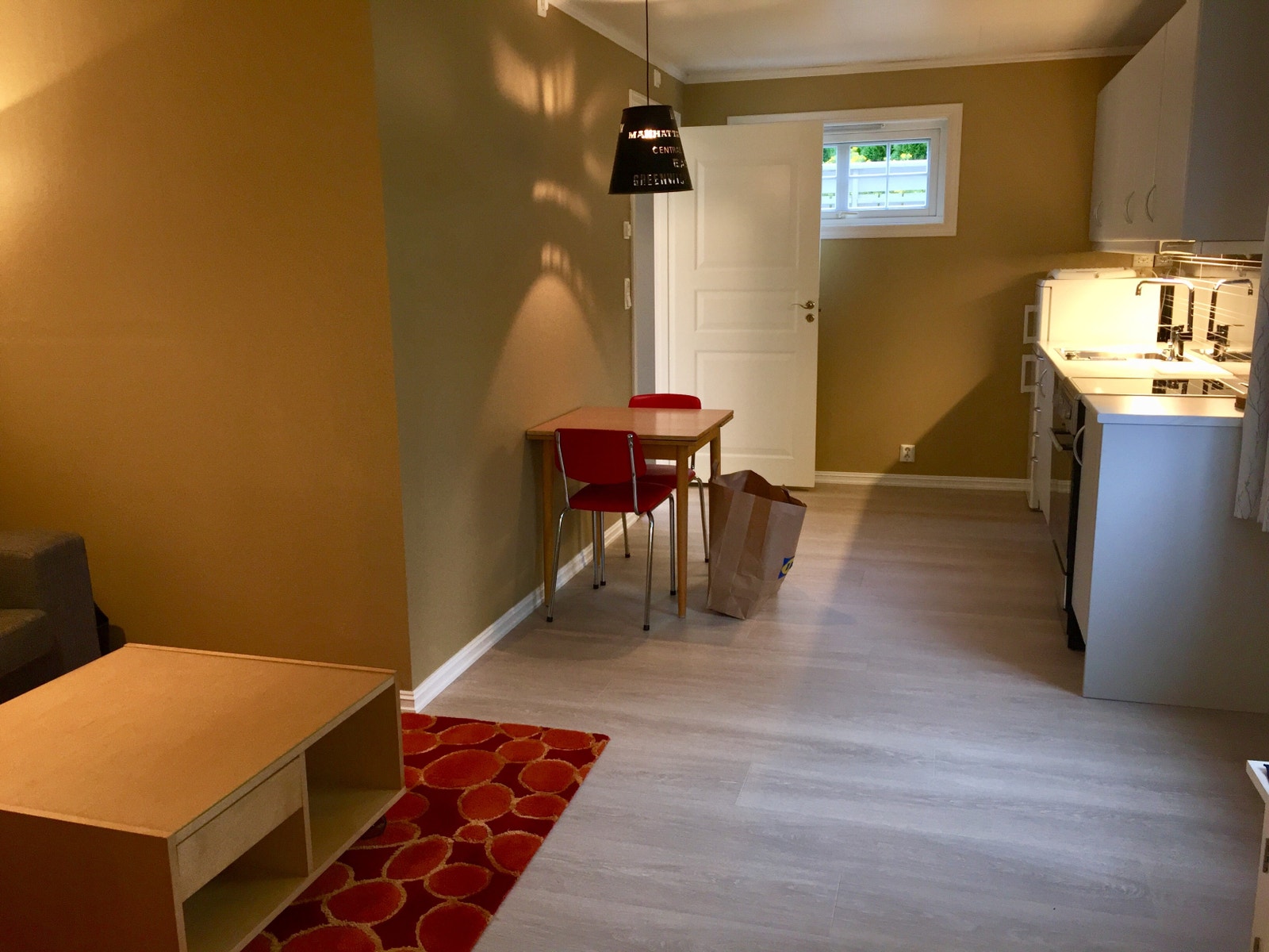 Stue/kjøkken sett fra utgang soverommet Galleribilde