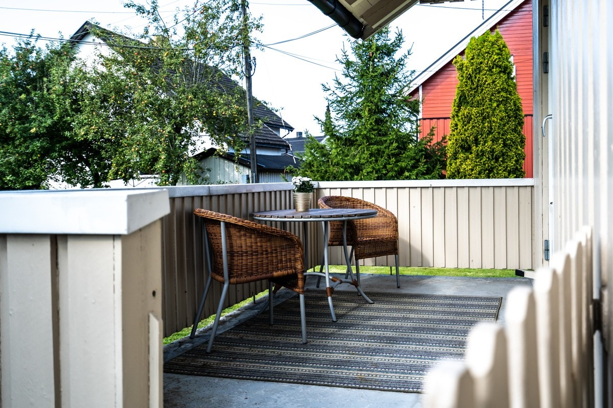 Hyggelig terrasse med utgang fra stuen. Galleribilde