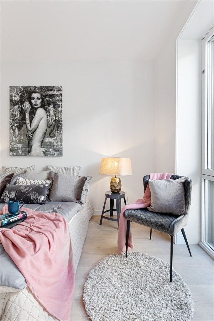 FLOTT SOVEROM MED FINE LYSE FORHOLD Galleribilde