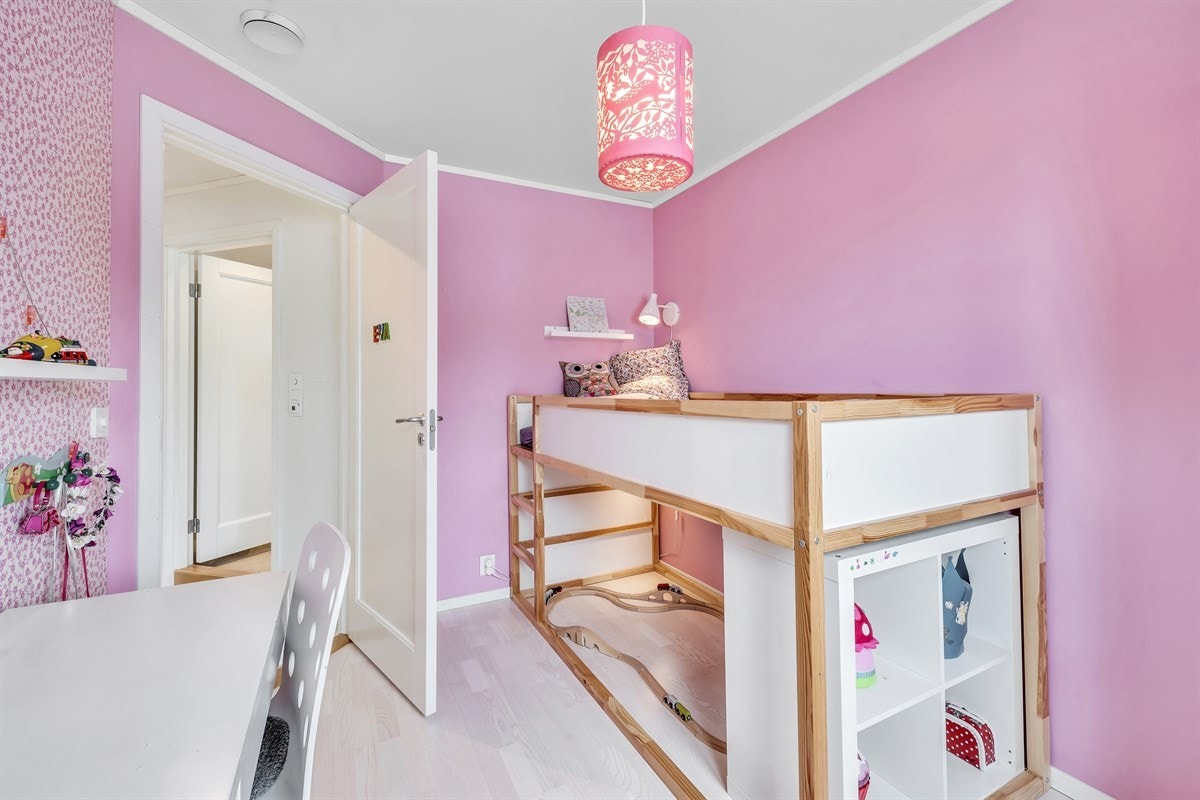 Det er også to rom i kjelleren som er verdifulle for en barnefamilie. Galleribilde