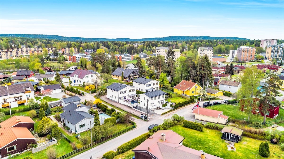 Kort gangavtand til Østmarka som vi ser i bakgrunnen. Galleribilde