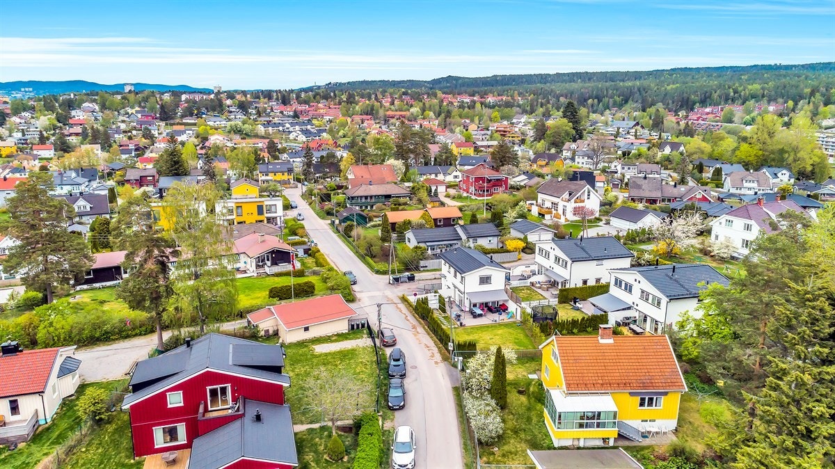 Dagligvarehandelen kan gjøres på Rema 1000 Ulsrud, eller Coop Mega på Bøler senter. Galleribilde