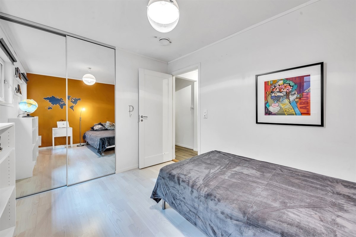 Stort garderobeskap. Galleribilde