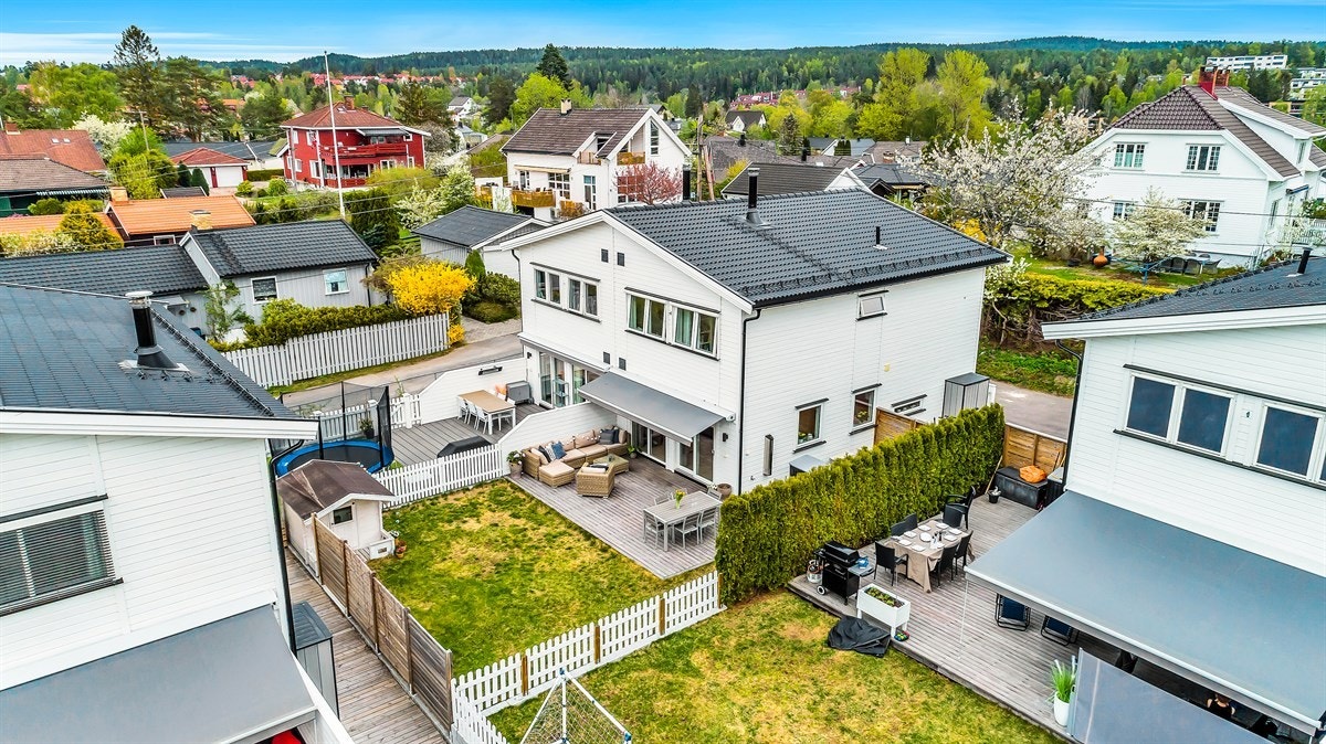 Nabolaget består av fine småhus og villabebyggelse. Galleribilde