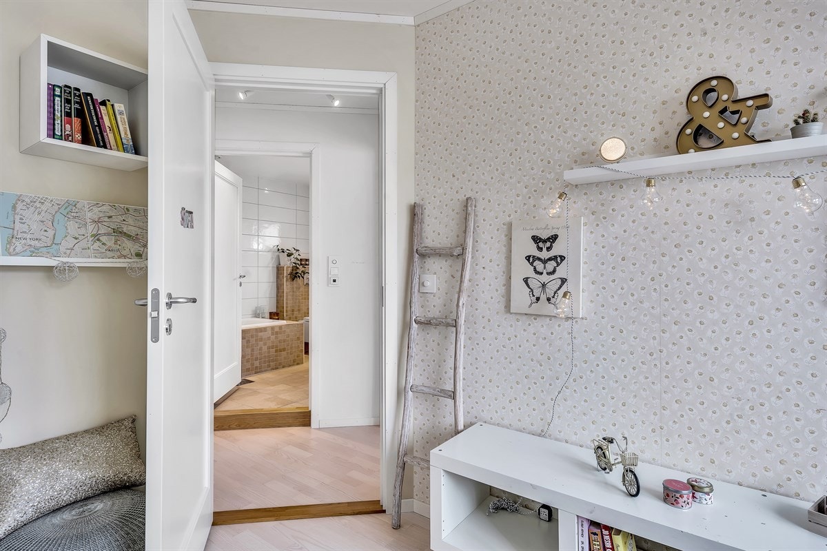 Fra boligen er det kort gangavstand til Bøler barne- og ungdomsskole og en rekke barnehager. Galleribilde