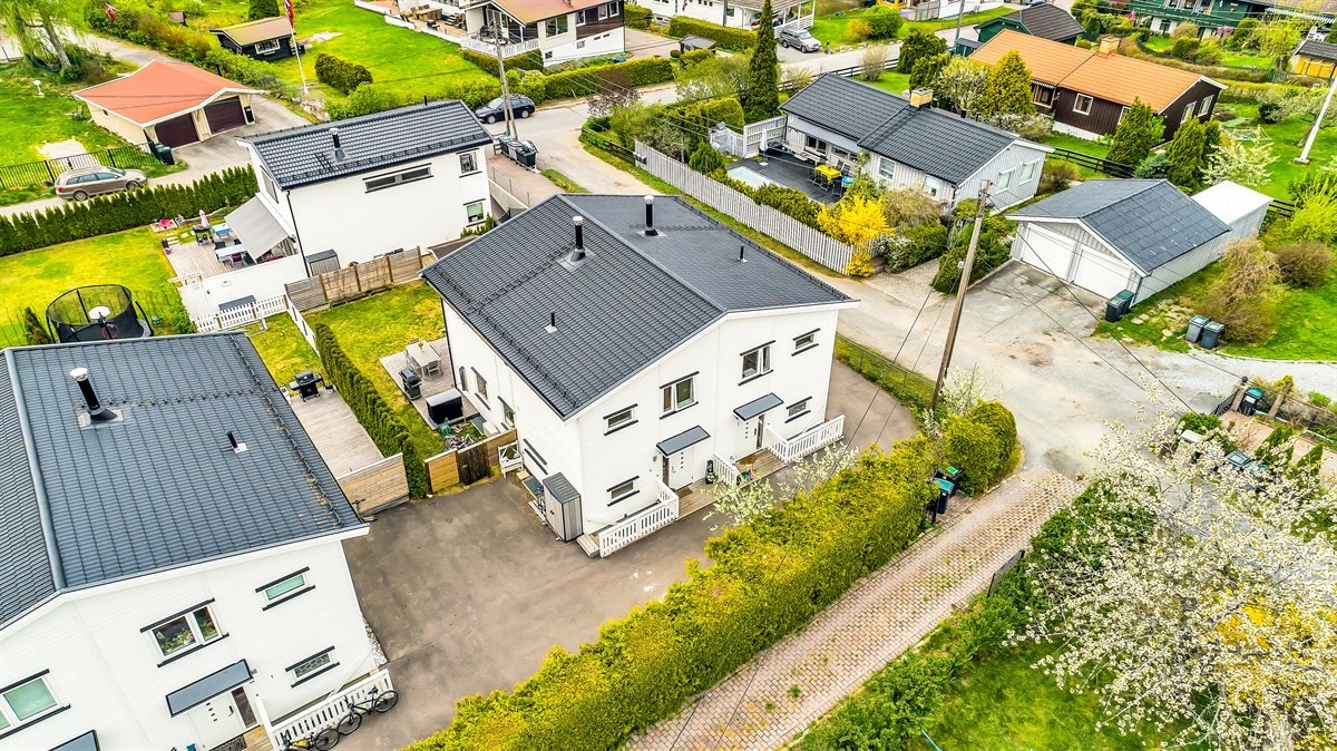 5 minutters gange til Ulsrud t-bane. Galleribilde