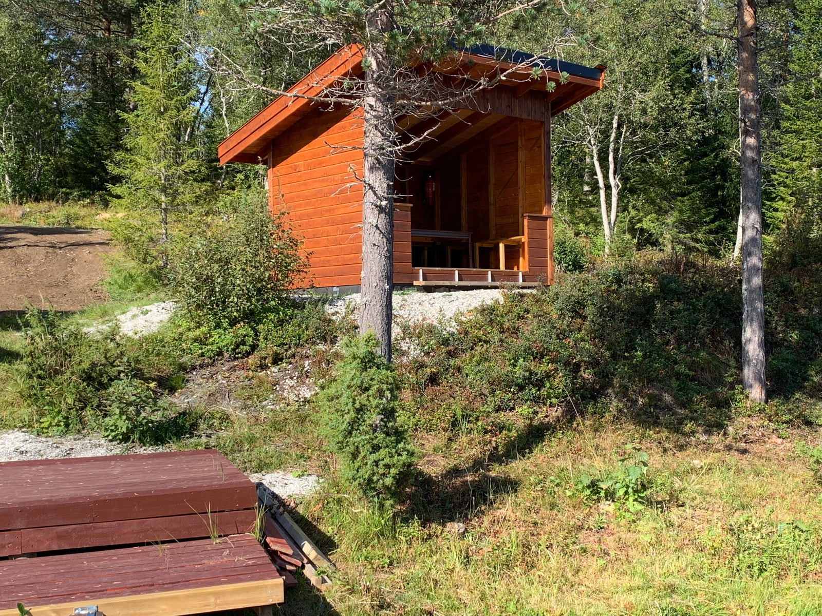 Gapahuk på svingskive Galleribilde