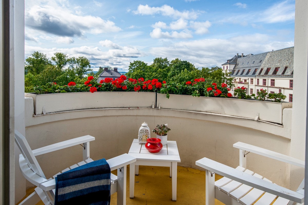 Solrik balkong Galleribilde