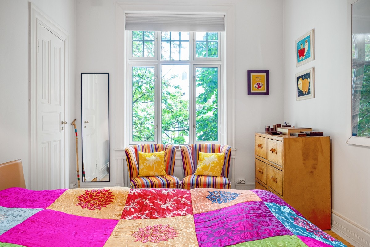 Fra hovedsoverom mot bakgård soverom 2 Galleribilde