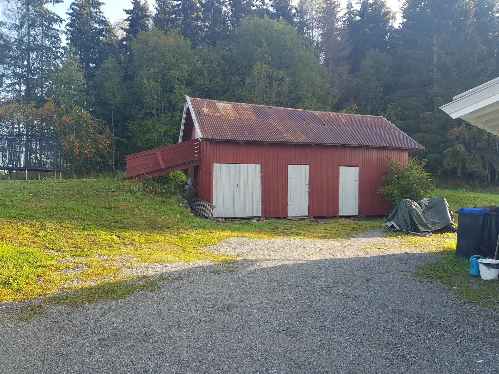 Låven. Disponerer de 2 rommene til høyre. Galleribilde