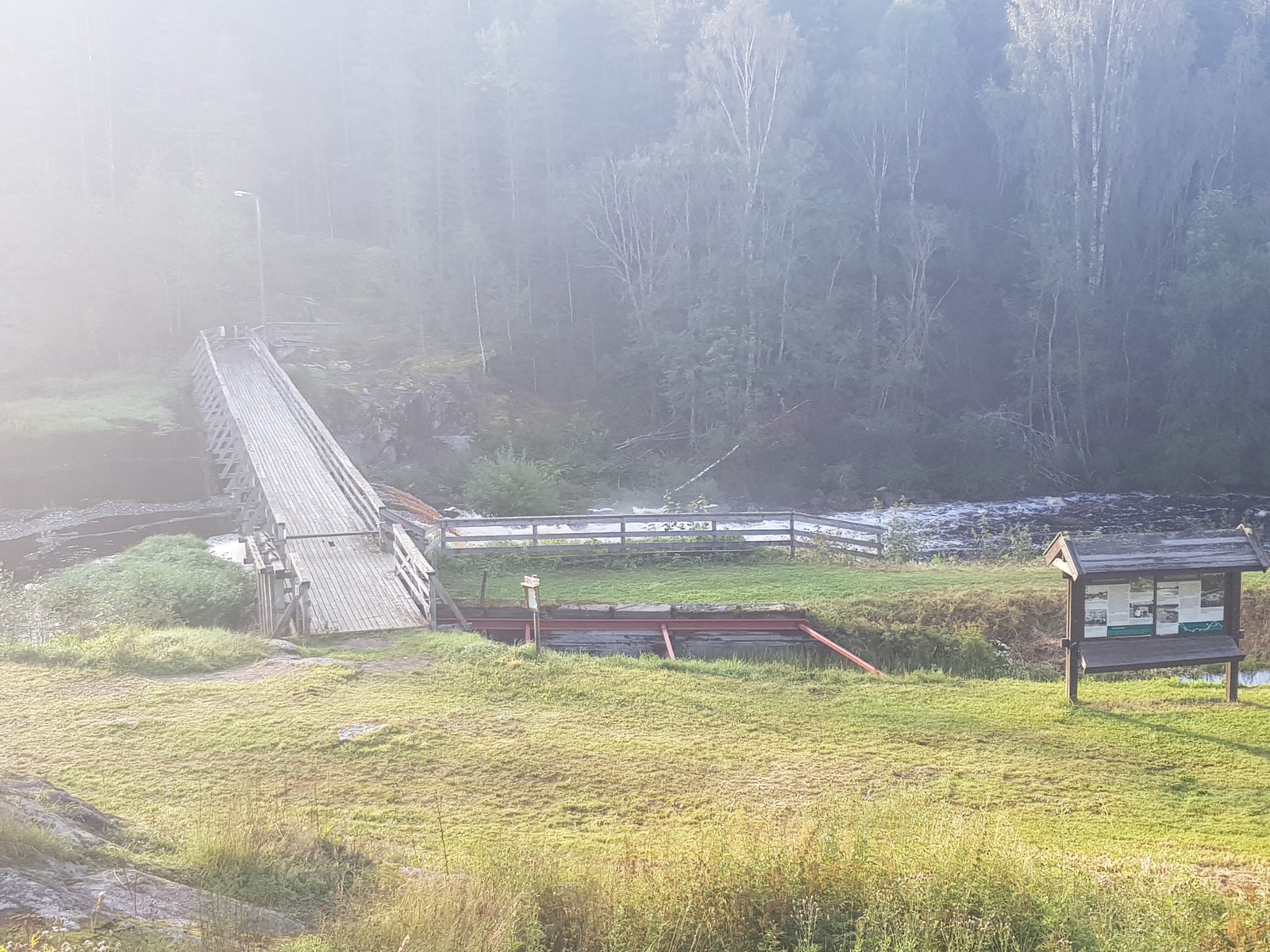 Svartelva, med fine stier i brynsåsen. Rekrasjonsområde Galleribilde