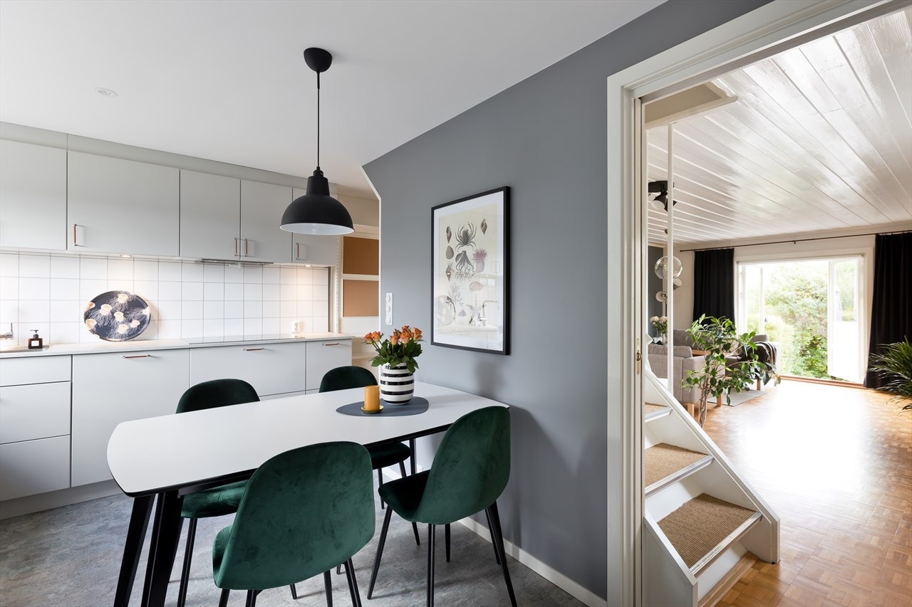 God plass til spisebord på kjøkken. Galleribilde