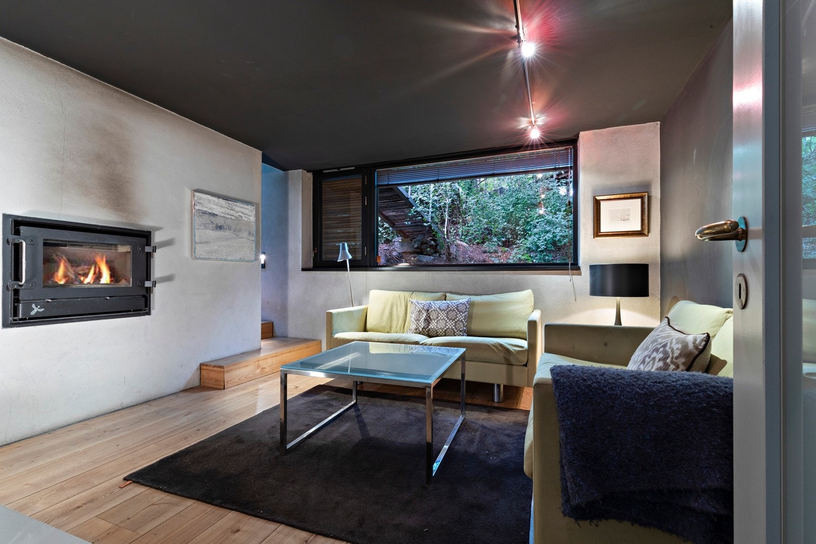 Koselig TV- stue med plass til sofagruppe og tilhørende stuemøblement Galleribilde