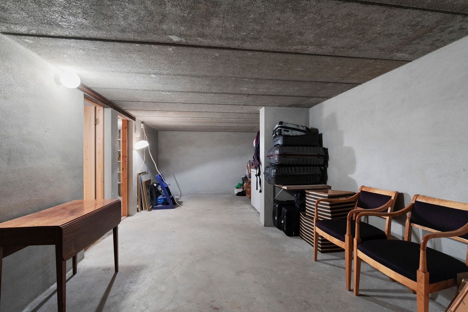 Kjelleren er på 40 kvm og har gode lagringsmuligheter i to boder og stort lagringsrom Galleribilde