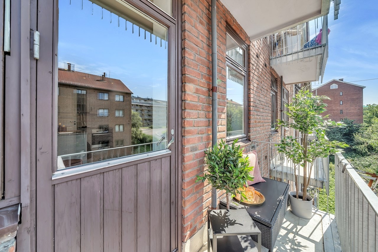 Leiligheten har en flott vestvendt balkong med kveldssol. Galleribilde