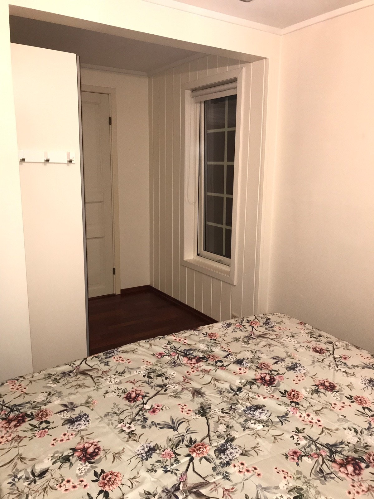 soverom Skapdel og vindu Galleribilde